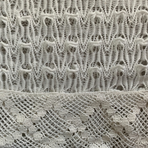 Cropped Crochet Style Top - Picture 3 of 3